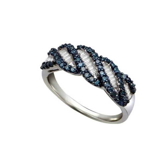 Sterling silver and REAL diamond ring - Picture 1 of 1